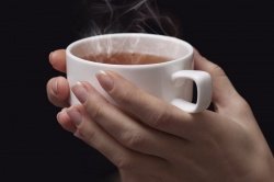 Почему опасно пить чай и кофе слишком горячими