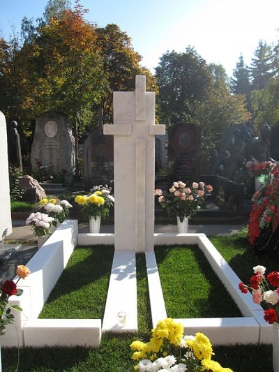 Топ самых интересных надгробий на кладбищах Воронежа