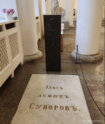 Из Александро-Невской лавры вынесли надгробия - Похоронный портал