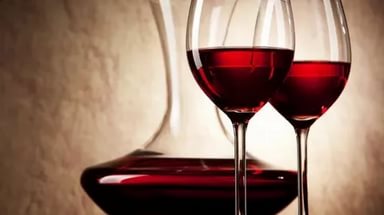 Ученые развеяли миф о пользе вина перед обедом