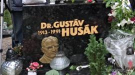 На кладбище в братиславском районе Дубравка состоялось собрание по случаю 110-летия представителя Словацкого национального восстания, чехословацкого политика словацкого происхождения и восьмого президента Чехословакии – доктора Густава Гусака На кладбище в братиславском районе Дубравка состоялось собрание по случаю 110-летия представителя Словацкого национального восстания, чехословацкого политика словацкого происхождения и восьмого президента Чехословакии – доктора Густава Гусака