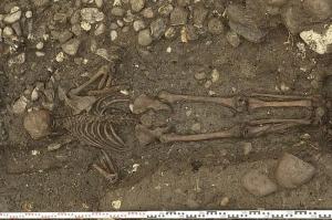 В Швейцарии нашли старинную могилу таинственного человека - Похоронный портал